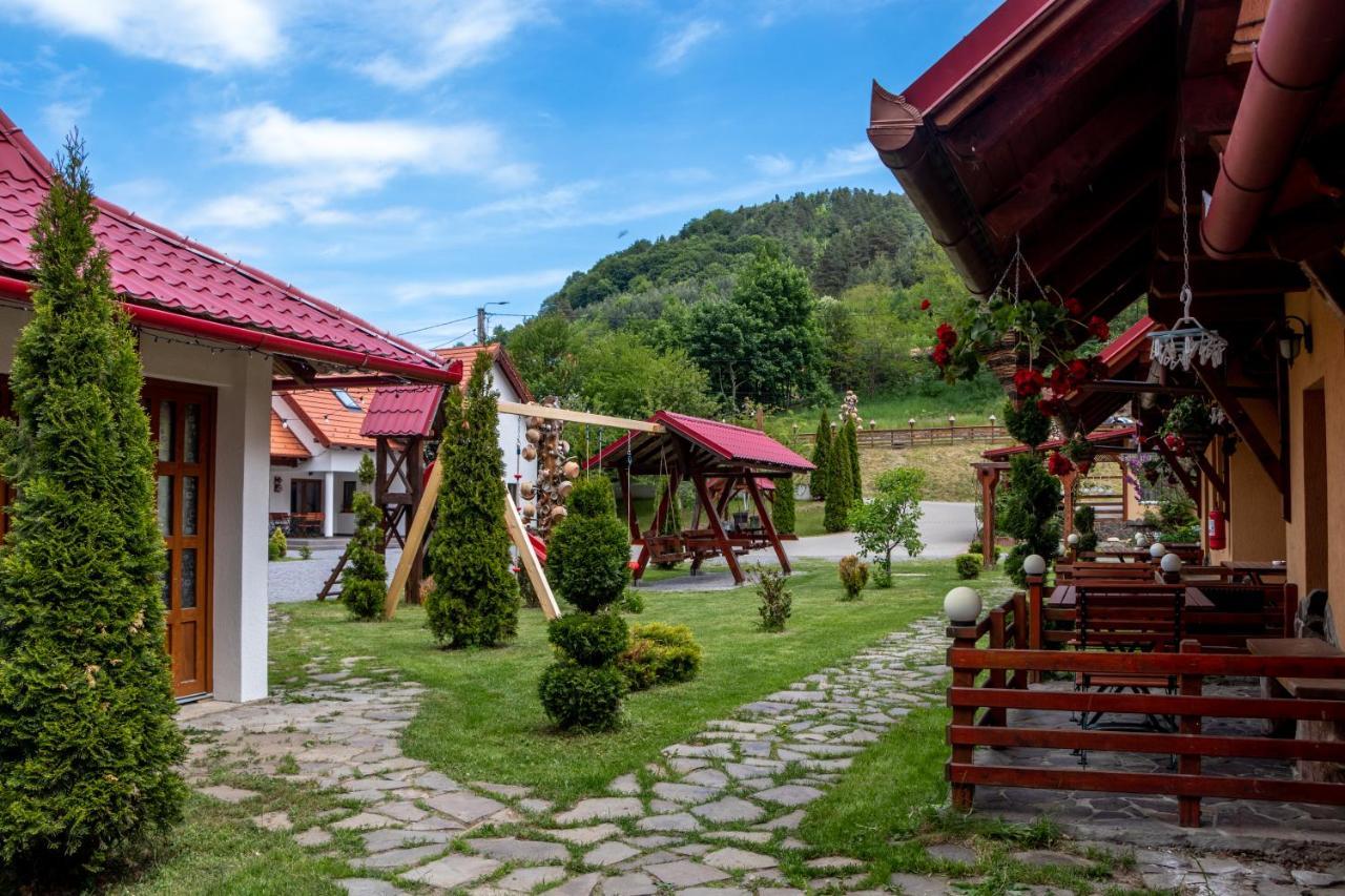 Patakmenti Panzió Spa Corund  Bagian luar foto