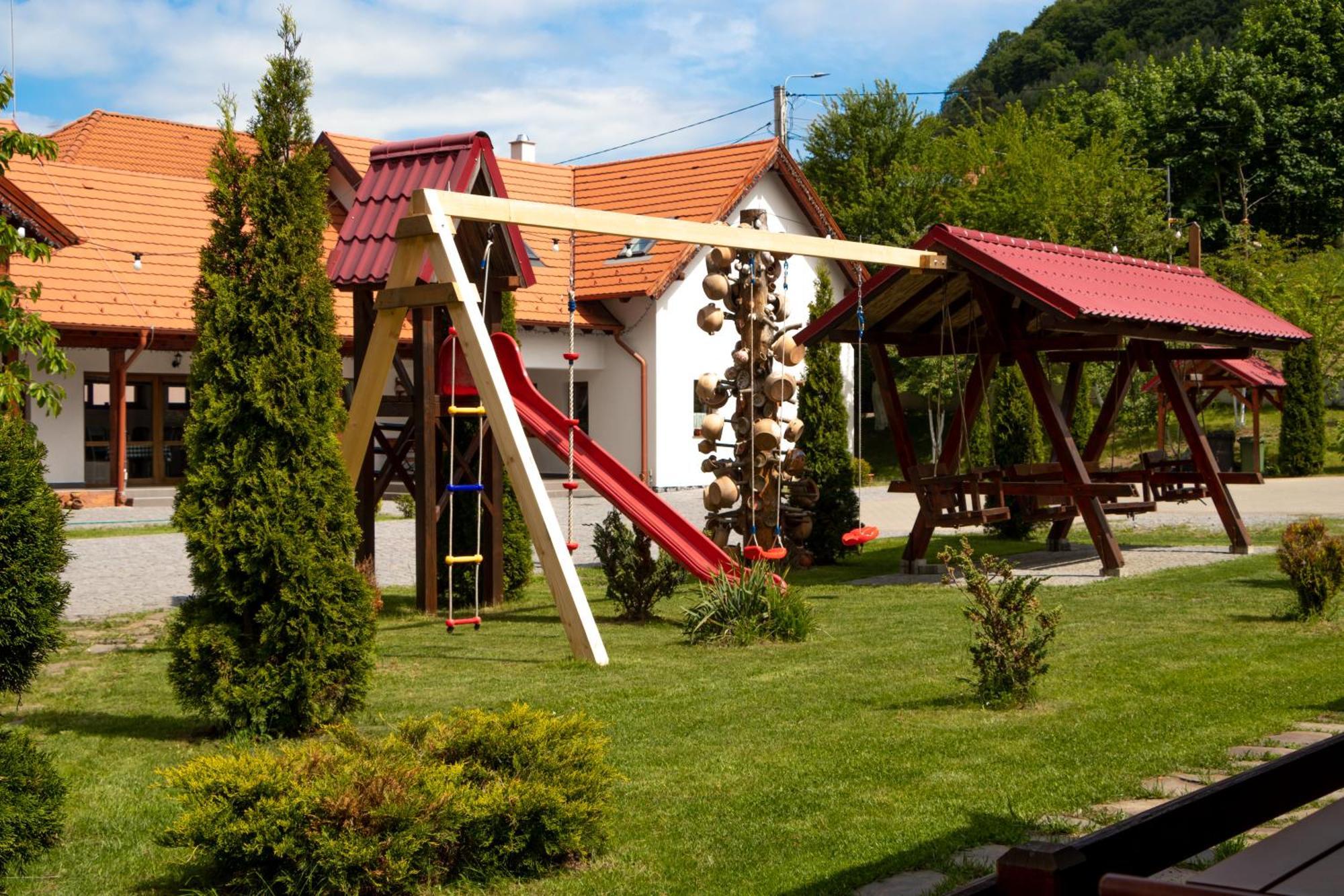 Patakmenti Panzió Spa Corund  Bagian luar foto