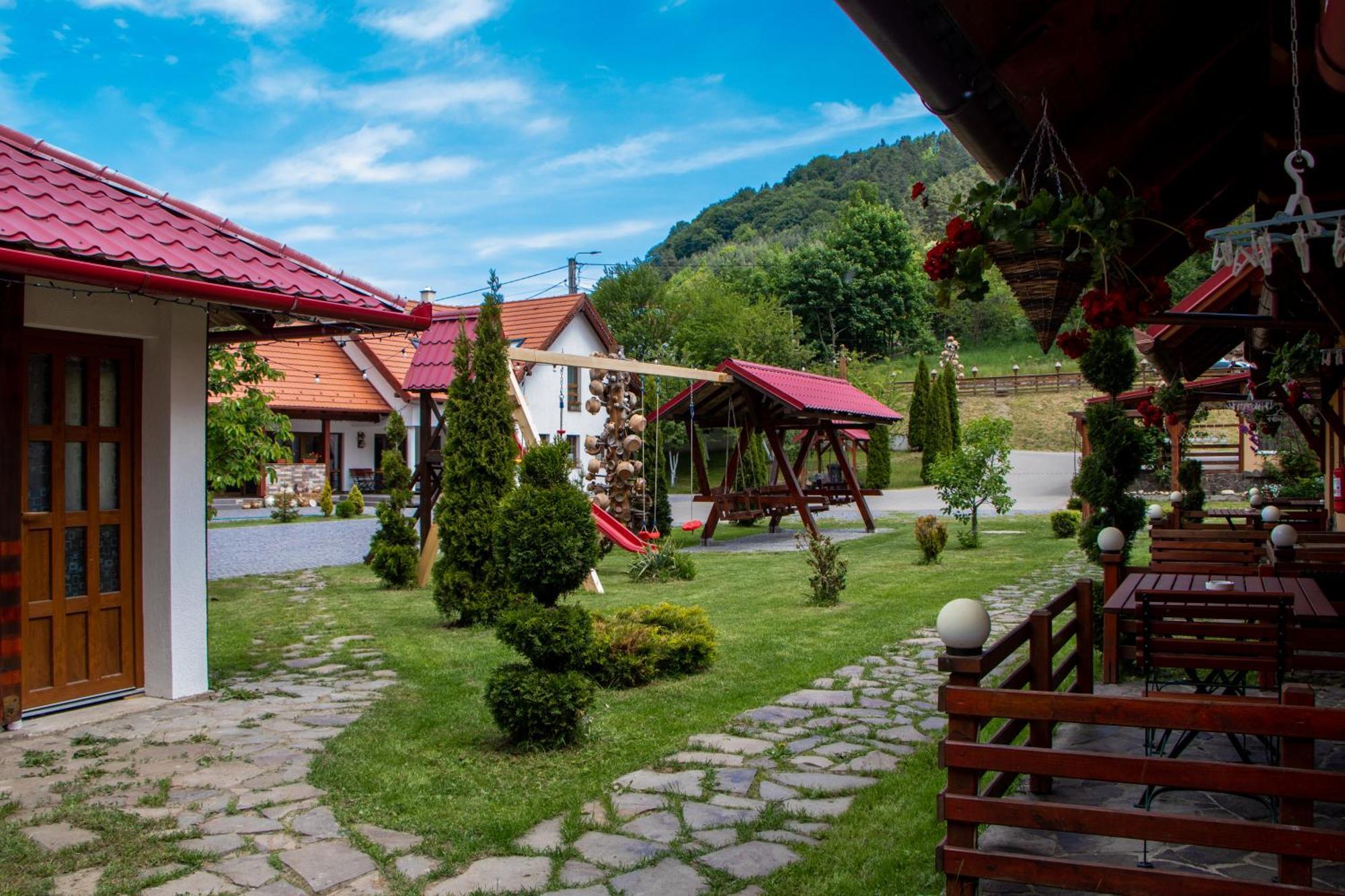 Patakmenti Panzió Spa Corund  Bagian luar foto
